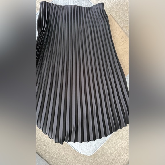 J. Crew Elegant Black Pleated A-Line Skirt - Picture 2 of 5